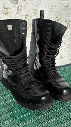 Boots & Braces 14-Loch Stiefel