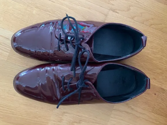 Bordeauxrote Lackschuhe Schnürer Gr. 38