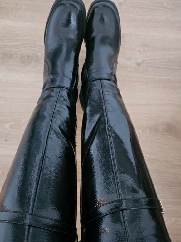 Bottes noires vernies taille 37 comme neuves