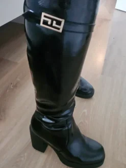 Bottes noires vernies taille 37 comme neuves