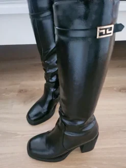 Bottes noires vernies taille 37 comme neuves