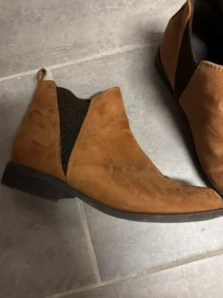 Braune stiefeletten