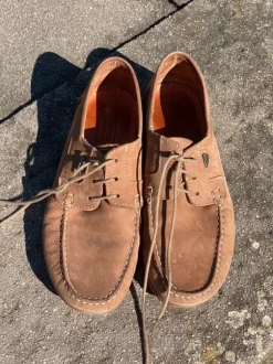 Brauner Lederbootsschuh