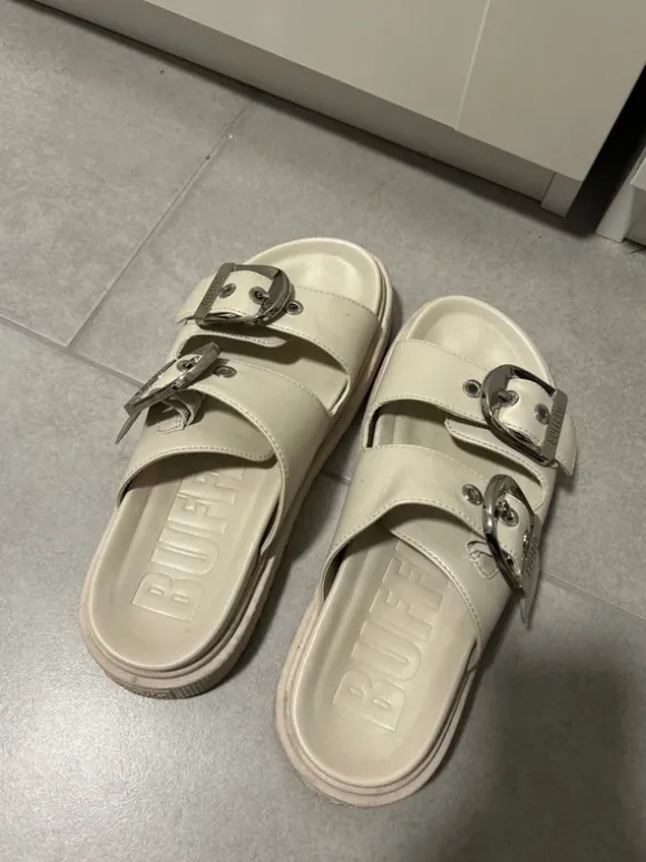 Buffalo Sandalen