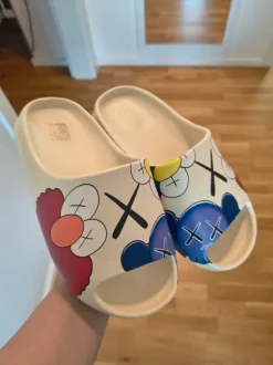 Cartoon Comic Slipper Schlappen Slides Sandalen Badenlatschen 39