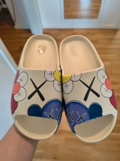 Cartoon Comic Slipper Schlappen Slides Sandalen Badenlatschen 39