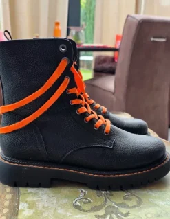 Catwalk - Boots mit orangen Akzenten - Gr. 39 - schwarz