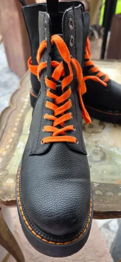 Catwalk - Boots mit orangen Akzenten - Gr. 39 - schwarz