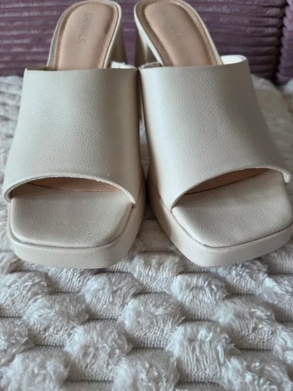 Catwalk Plateau Mules -Pantoletten beige Gr. 38