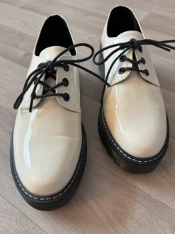 Catwalk weiße Lack Schuhe Größe 39