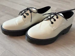 Catwalk weiße Lack Schuhe Größe 39