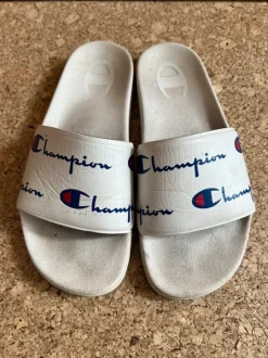 Champion Slides / Badeschlappen – Weiß mit Logo-Print – Gr. 42