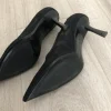 Chaussures à talons / escarpins noirs en dentelle
