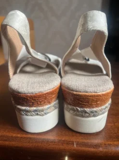 Chaussures beige semelle compensées