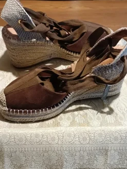 Chaussures d'été femme à talon semelle de corde pointure 39 ( Prix Ferme ) )