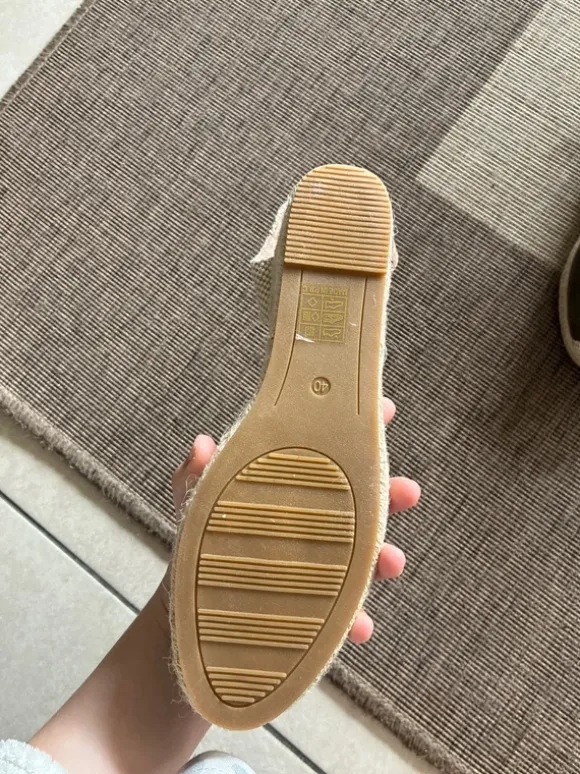 Chaussures imitation espadrille à talon