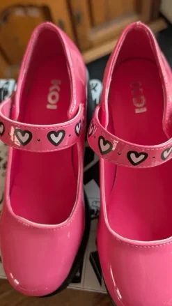 Chaussures Koi Footwear roses