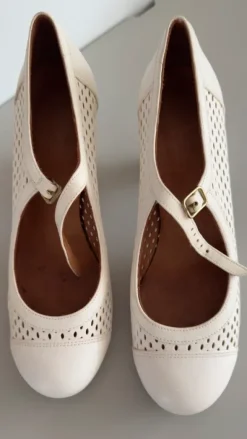 Chie mihara witte pumps met perforaties maat 39
