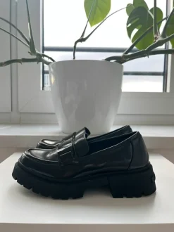 Chunky Loafer in Schwarz / Nine West
