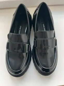 Chunky Loafer in Schwarz / Nine West