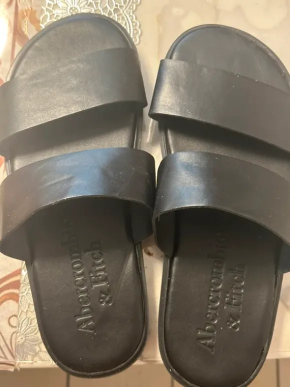 Claquettes Abercrombie Fitch noires taille 42