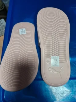 Claquettes Puma taille 38