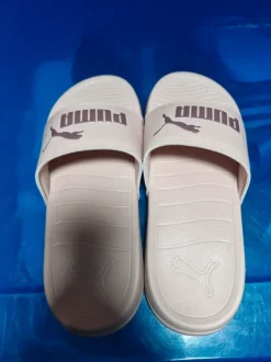 Claquettes Puma taille 38