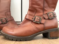Clarks hohe Kunstleder-Stiefel