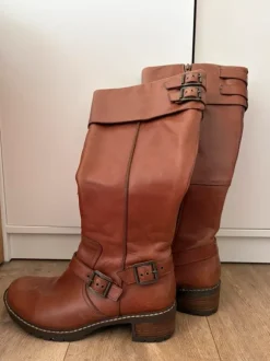 Clarks hohe Kunstleder-Stiefel