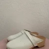 Clogs in weiss