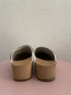 Clogs in weiss