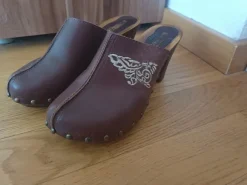 Clogs Leder Absatzschuhe