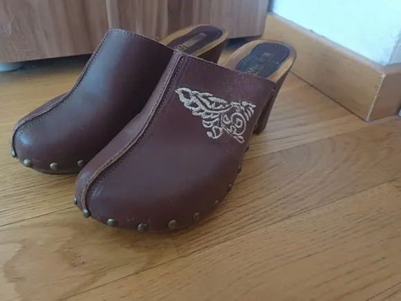Clogs Leder Absatzschuhe