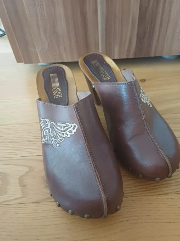 Clogs Leder Absatzschuhe