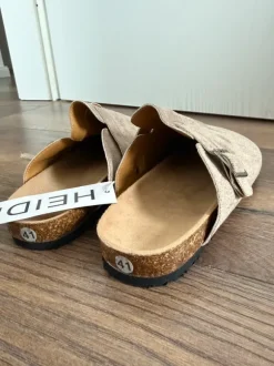 Clogs mit Schnalle
