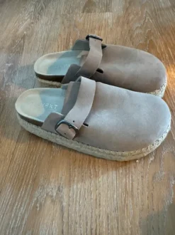 Clogs Sandalen mit Korkabsatz von Next
