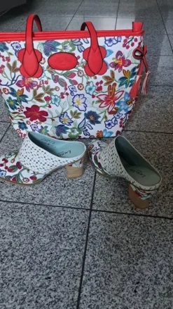 Clogs und Tasche im Set