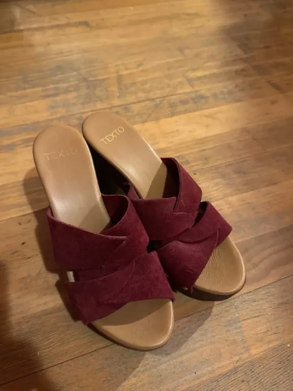 Clogs ungetragen