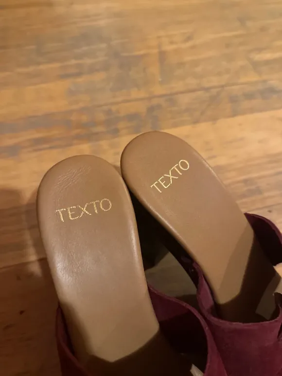 Clogs ungetragen