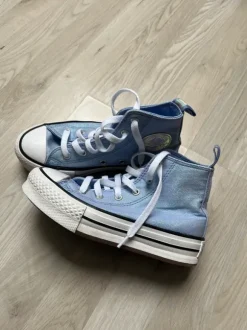Converse girl 32, almost new
