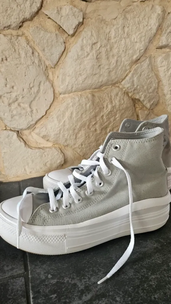 Converse in Salbeigrün