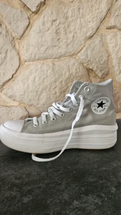 Converse in Salbeigrün
