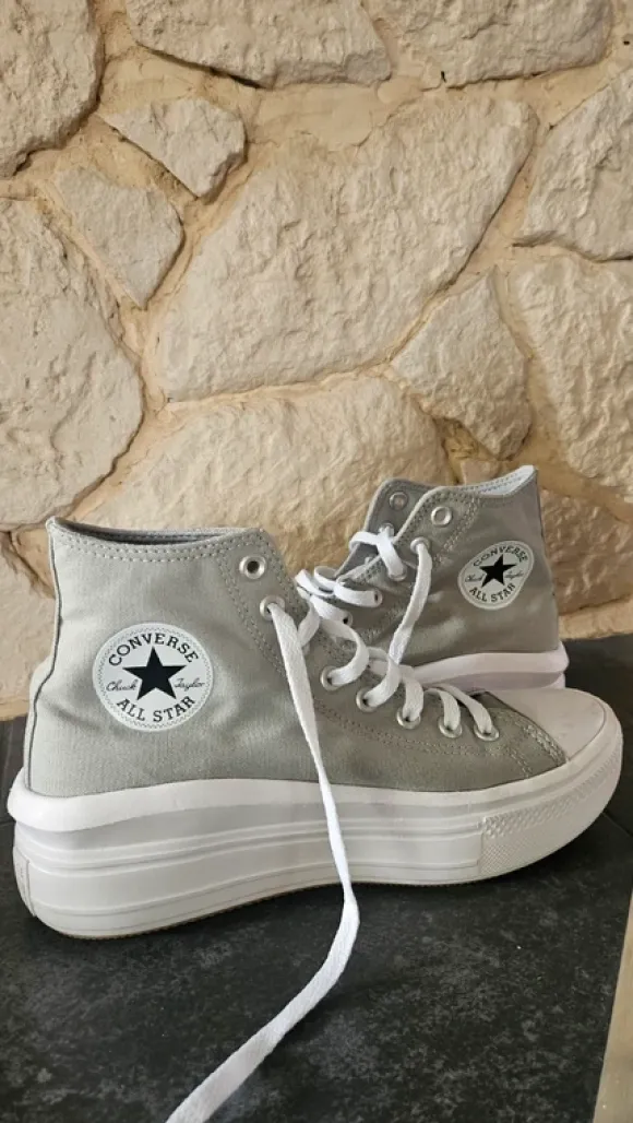 Converse in Salbeigrün