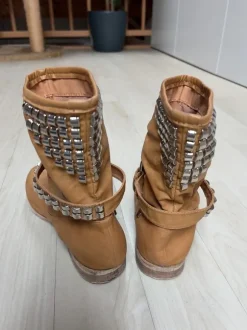 Coole Boots mit Nieten