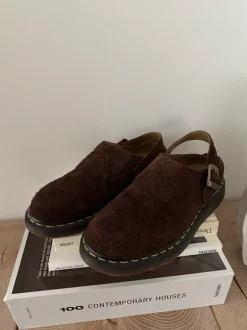 Coole Mules Slipper Clogs von Dr. Martens Isham Dark Brown Braun 39