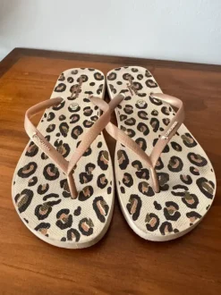 Copacabana Zehentrenner / Flip Flops mit Leo