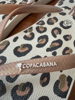 Copacabana Zehentrenner / Flip Flops mit Leo