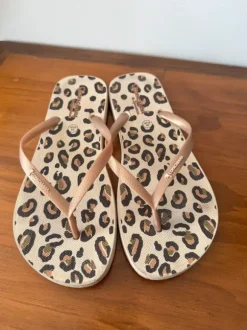 Copacabana Zehentrenner / Flip Flops mit Leo