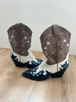 Cowboy laarzen in beige met sterren