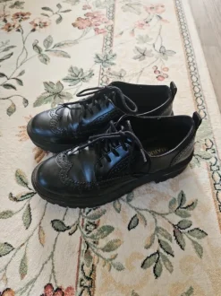 Creeper-Schuhe lackschwarz (Primark)